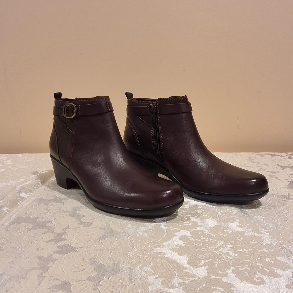 Clarks Women's Malia Hawthorn Brown Soft Leather Ankle Boots Size 7.5N